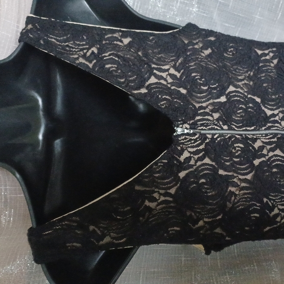 Rewind Junior’s dress, Black Lace bodace over Champaign Pleated skirt, XL - Picture 4 of 6